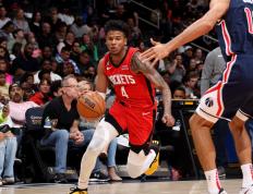 PG电子试玩官网-火箭队大腿因伤缺席多场比赛，球队状态堪忧